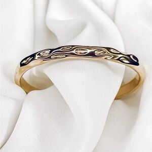 White Lily Jewelry Gold plated waterproof Wave Pattern Bracelet